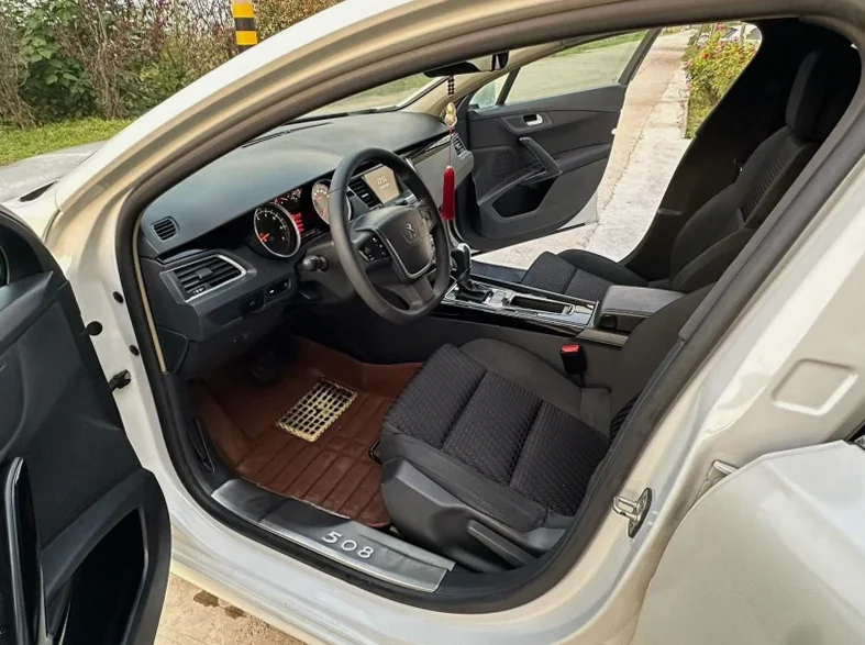 东风标致 后面外观二