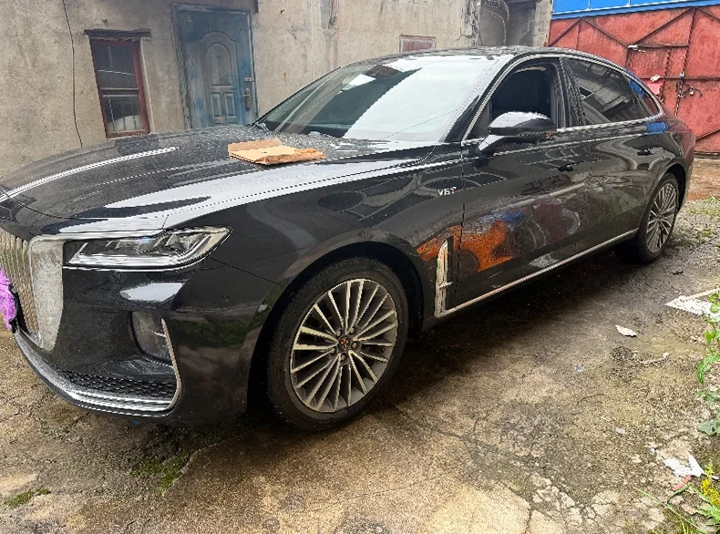 红旗H9 正面外观三