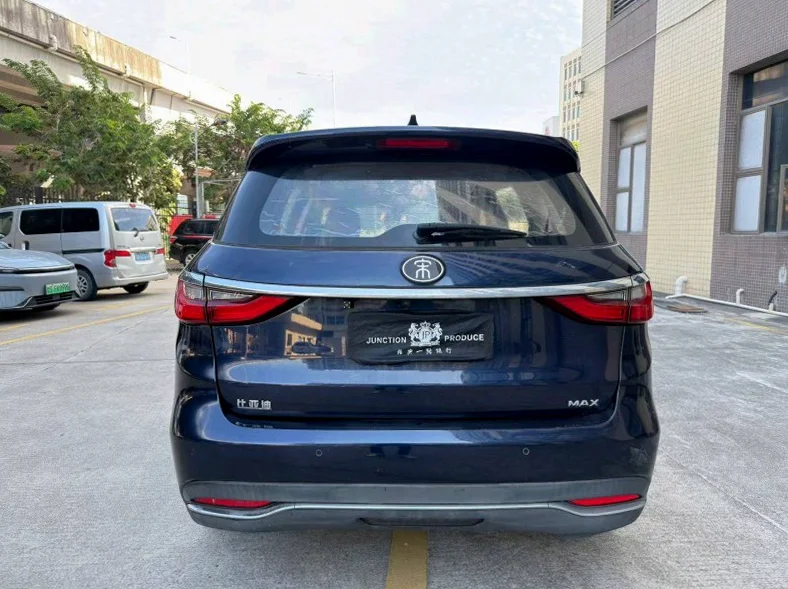 比亚迪宋MAX 驾驶室