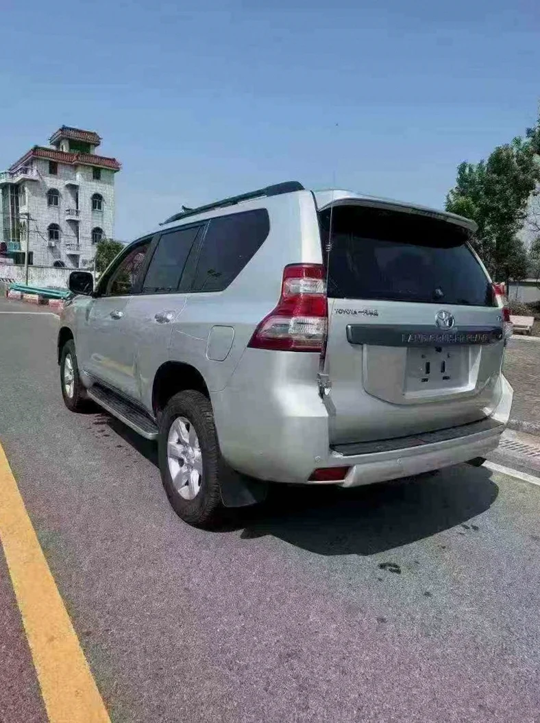 丰田普拉多 内饰前排