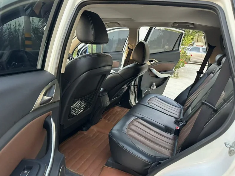 比亚迪宋 后面外观一