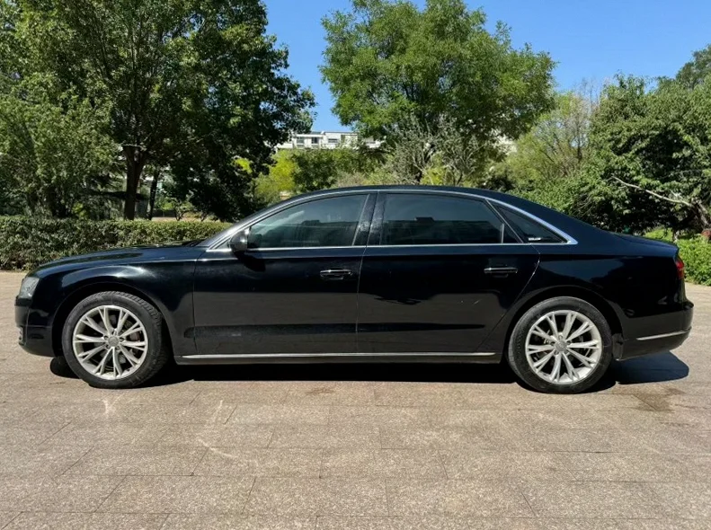 奥迪A8L 后面外观二