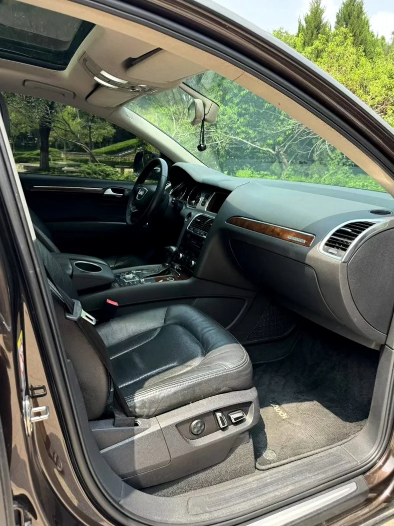 奥迪Q7 后面外观三