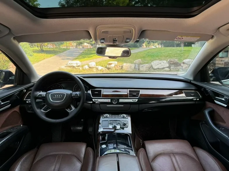 奥迪A8L 内饰后排