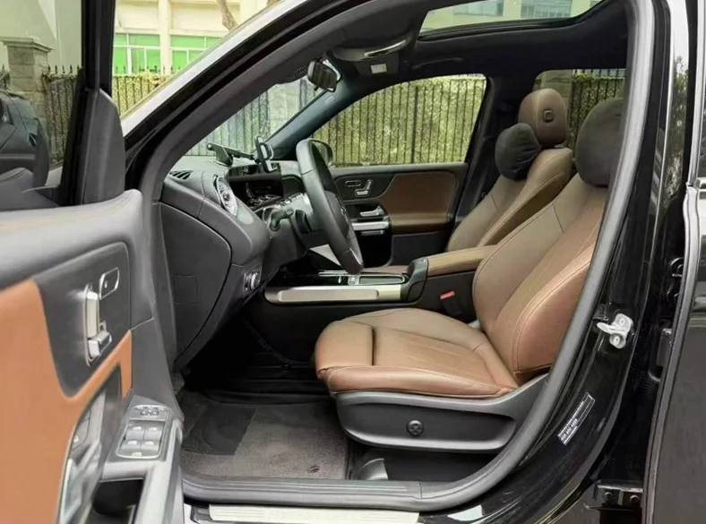 奔驰GLB 后面外观三