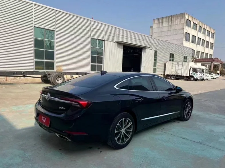 别克君越 内饰前排