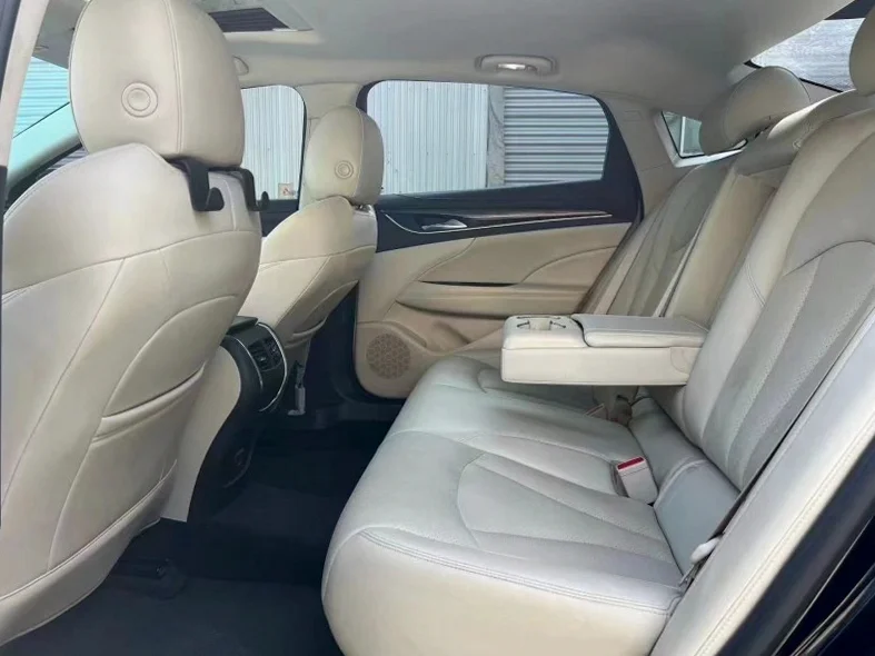 别克君越 后面外观三