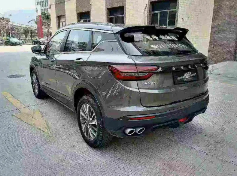 吉利缤越 内饰前排