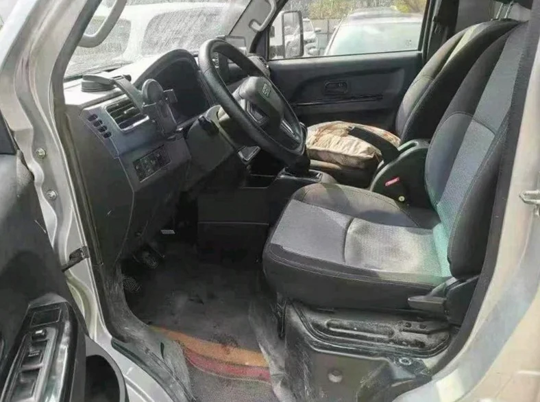 华晨鑫源 后面外观二