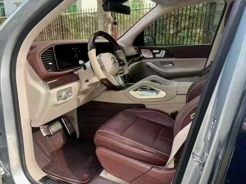 奔驰迈巴赫GLS 正面外观三