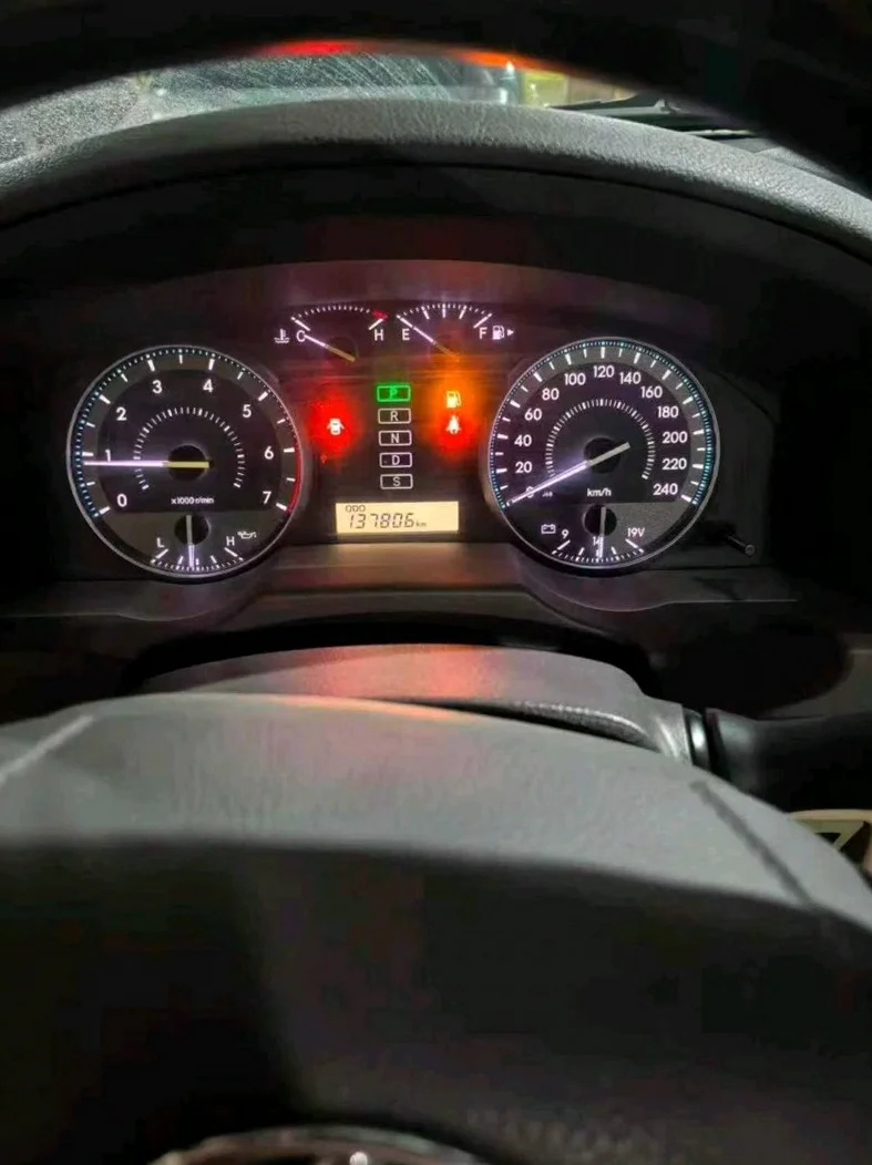 丰田兰德酷路泽 后面外观二