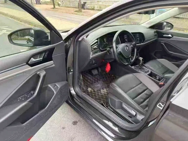 大众速腾 正面外观三