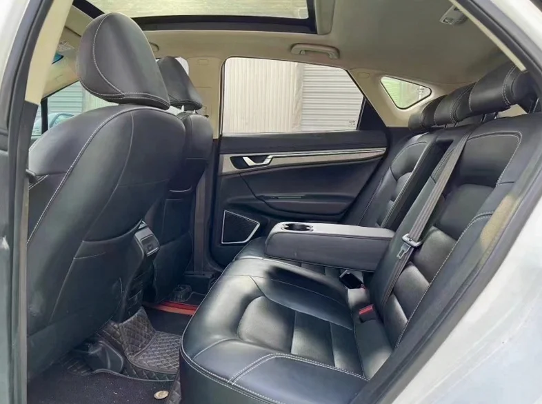 吉利帝豪 内饰前排