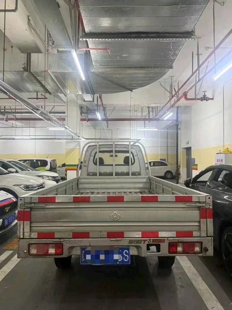 长安汽车跨越王 后面外观一