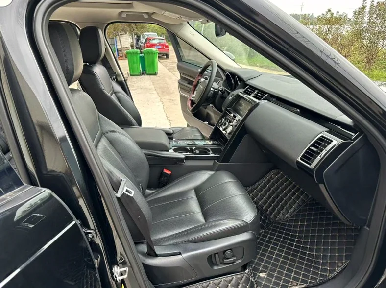 路虎发现 内饰后排