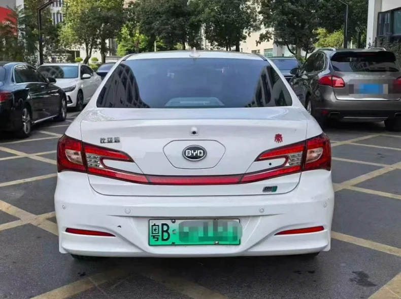 比亚迪秦 驾驶室