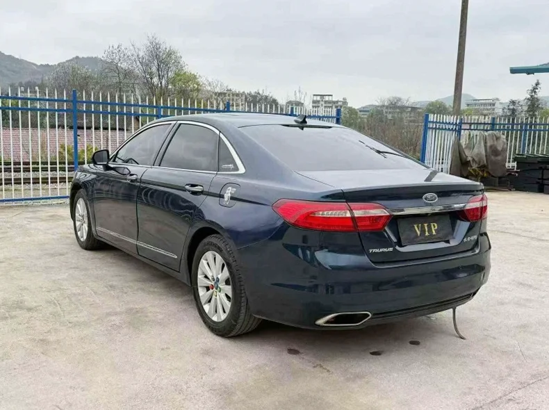 福特金牛座 内饰前排